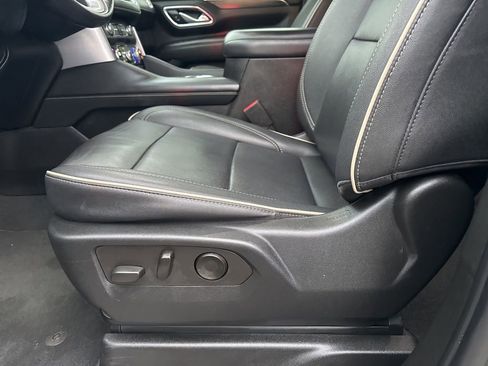 Used 2022 GMC Yukon XL SLT w/ SLT Premium Package image 16