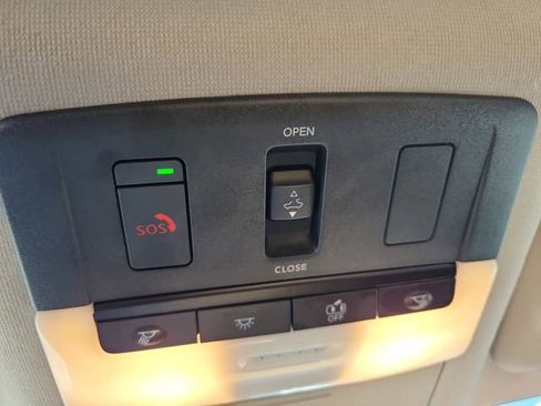 Used 2025 Nissan Sentra SV w/ SV Premium Package image 30