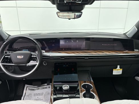 New 2026 Cadillac Escalade ESV Platinum Sport w/ LPO, ONYX Package AWD/4WD image 17