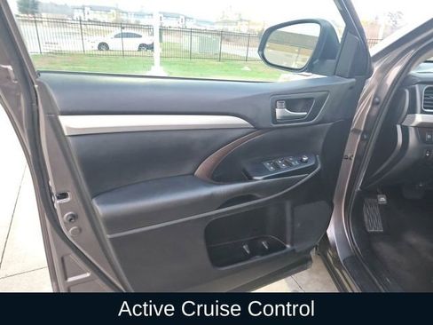 Used 2019 Toyota Highlander XLE image 21