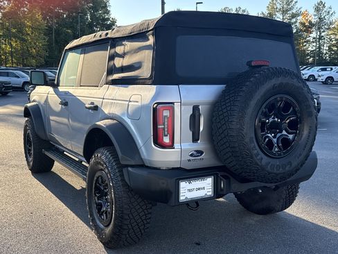 Used 2022 Ford Bronco Wildtrak image 6