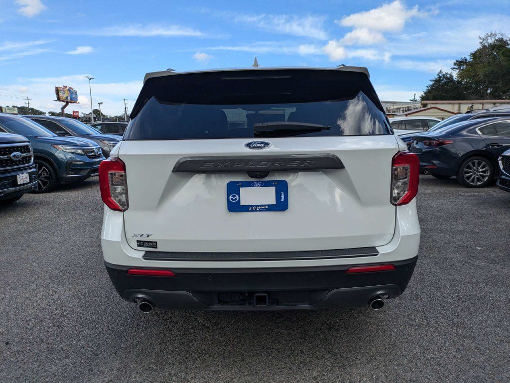 Used 2023 Ford Explorer XLT w/ Equipment Group 202A RWD image 5
