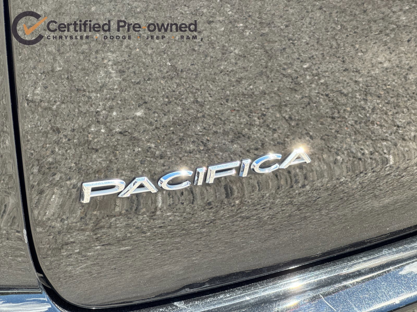 Certified 2025 Chrysler Pacifica Select FWD image 28