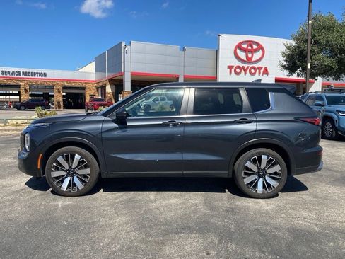 Used 2025 Mitsubishi Outlander SE FWD image 8