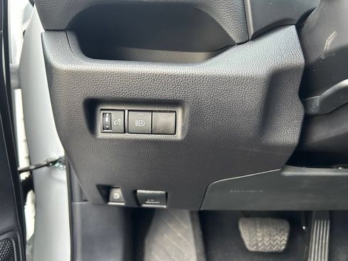 Used 2025 Toyota RAV4 XLE AWD/4WD image 25