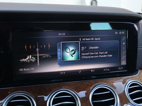 Used 2017 Mercedes-Benz E 300 4MATIC image 25