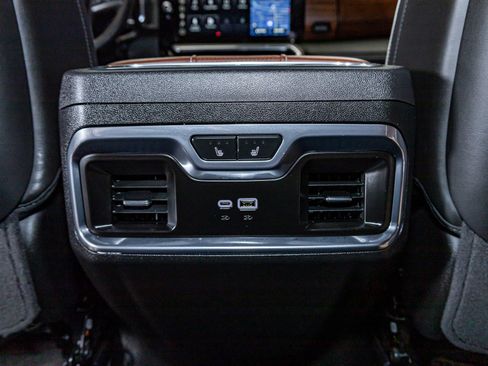 Used 2025 GMC Sierra 3500 Denali Ultimate image 28