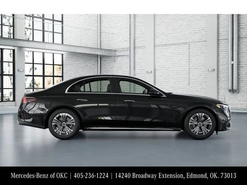 Used 2025 Mercedes-Benz E 350 4MATIC Sedan image 2