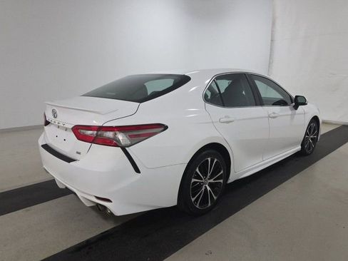 Used 2018 Toyota Camry SE FWD image 2