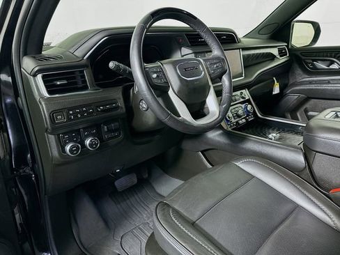 Used 2023 GMC Yukon XL Denali w/ Denali Reserve Package image 10