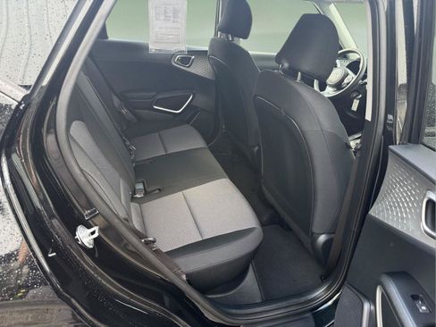 Used 2025 Kia Soul LX FWD image 19