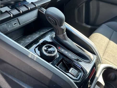 Used 2024 Chevrolet Colorado Trail Boss w/ Technology Package AWD/4WD image 8