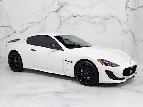 Used 2013 Maserati GranTurismo Sport image 19