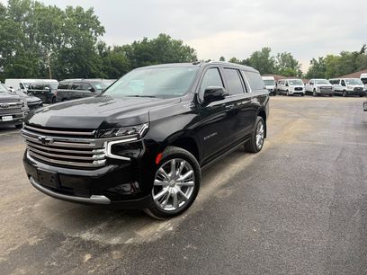 Used 2022 Chevrolet Suburban High Country w/ Premium Package 2