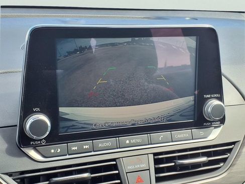 Used 2025 Nissan Altima 2.5 SV FWD image 11