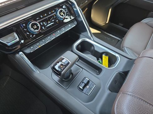 Used 2024 GMC Sierra 1500 Denali AWD/4WD image 28