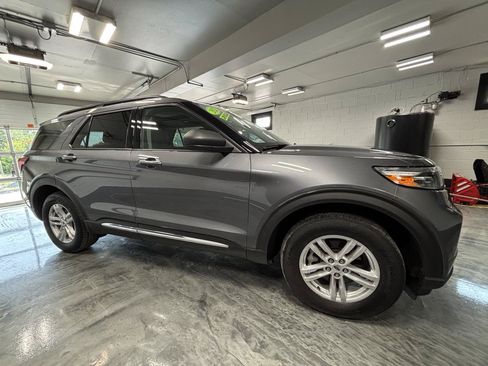 Used 2021 Ford Explorer XLT w/ Equipment Group 202A AWD/4WD image 10