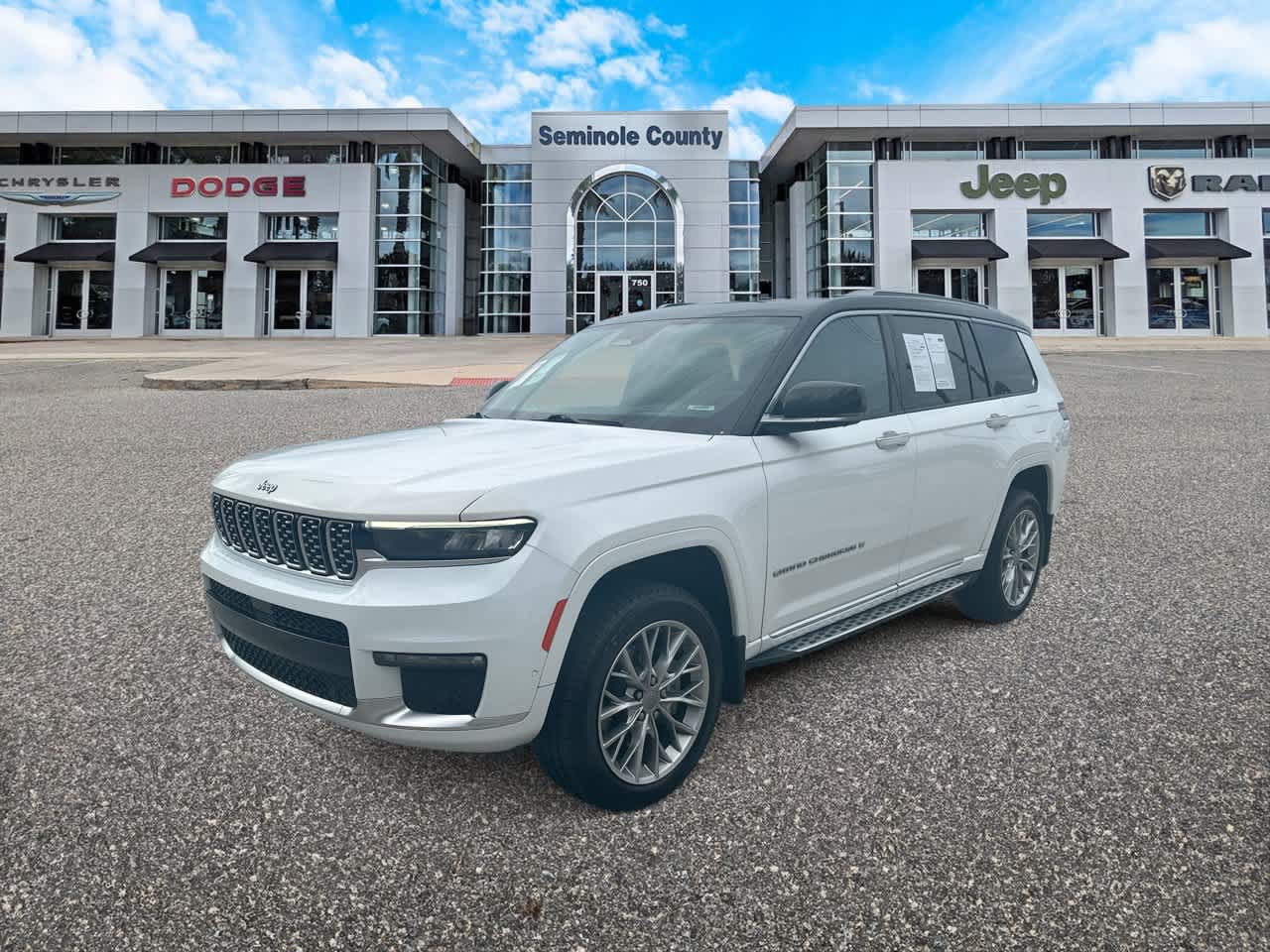 Used 2022 Jeep Grand Cherokee L Summit w/ Advanced Protech Group IV AWD/4WD image 4
