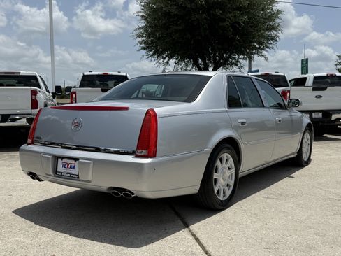 Used 2010 Cadillac DTS FWD image 5