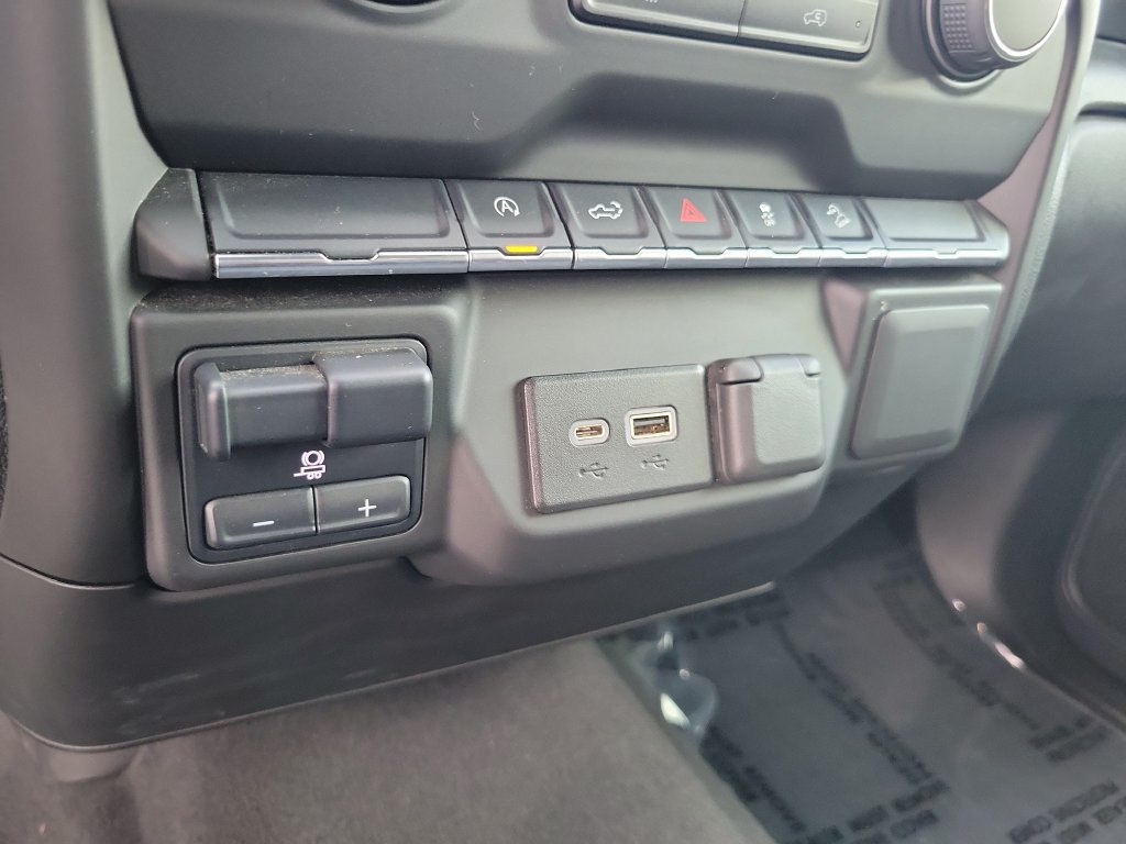 Used 2022 Chevrolet Silverado 1500 Custom Trail Boss AWD/4WD image 33