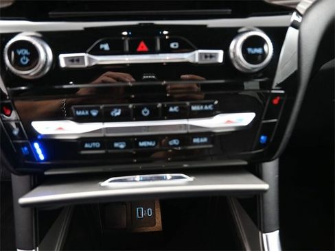 Used 2021 Ford Explorer Limited w/ Equipment Group 301A image 6