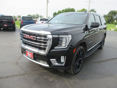 Used 2023 GMC Yukon XL SLT AWD/4WD image 11