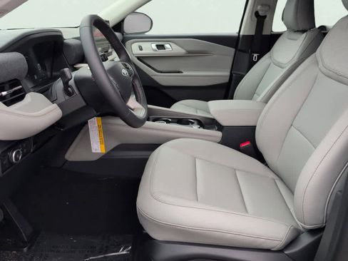 New 2026 Ford Explorer Active w/ Active Comfort Package image 9