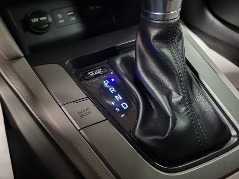 Used 2019 Hyundai Elantra SEL image 16