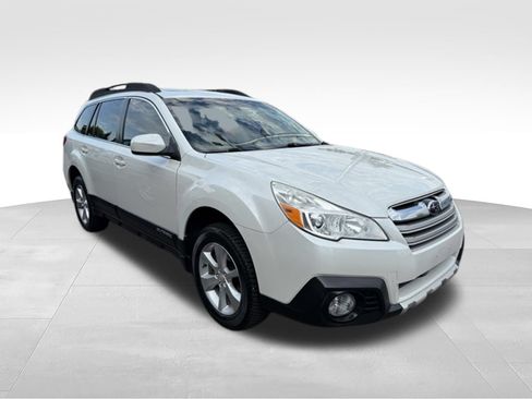 Used 2013 Subaru Outback 3.6R Limited AWD/4WD image 5