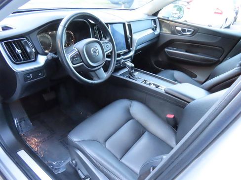 Used 2019 Volvo XC60 T6 Momentum w/ Multimedia Package AWD/4WD image 14