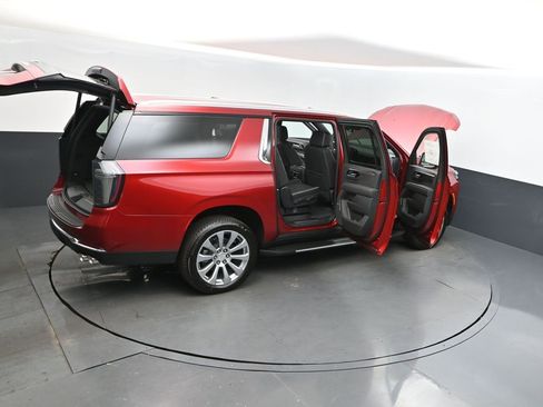 New 2025 Chevrolet Suburban Premier image 50