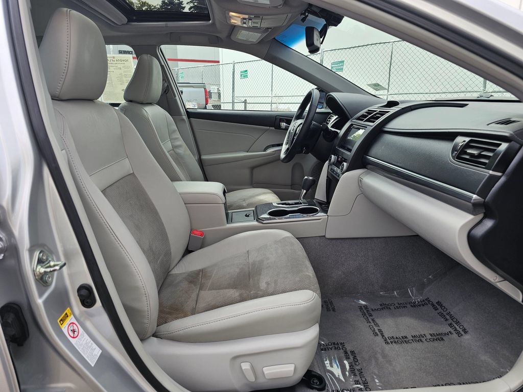 Used 2014 Toyota Camry XLE w/ Leather Package FWD image 10