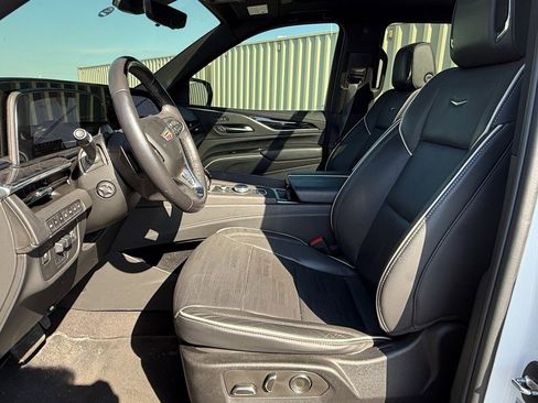 Used 2023 Cadillac Escalade Sport w/ Touring Package image 5