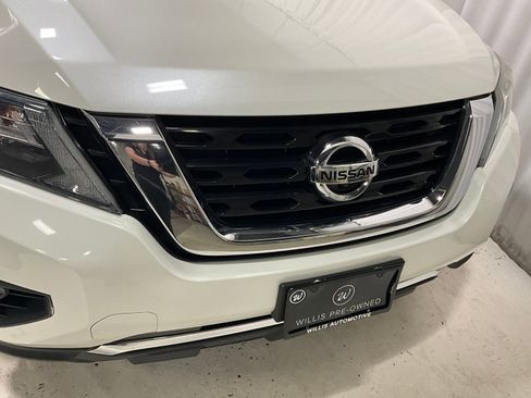Used 2018 Nissan Pathfinder Platinum image 30