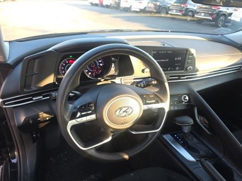 Used 2023 Hyundai Elantra SEL FWD image 5