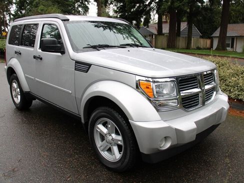Used 2007 Dodge Nitro SXT image 2