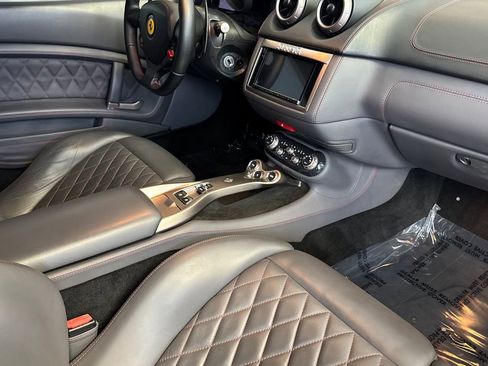 Used 2010 Ferrari California image 12