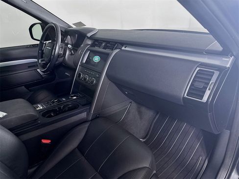 Used 2020 Land Rover Discovery Landmark image 31