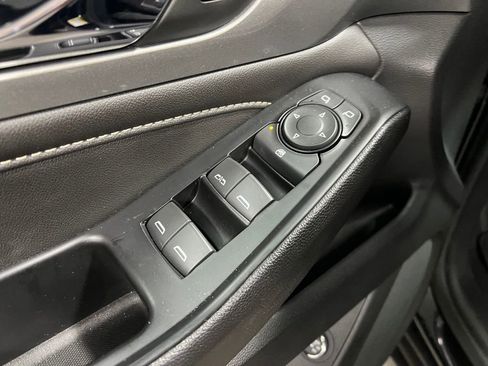 Used 2023 Chevrolet Traverse LT image 24