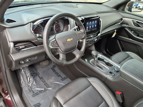 Used 2023 Chevrolet Traverse LT FWD image 12