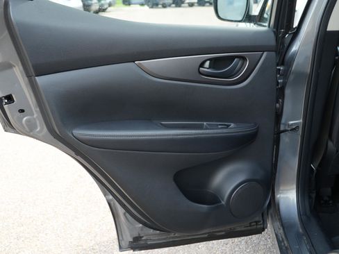 Used 2021 Nissan Rogue Sport S FWD image 13