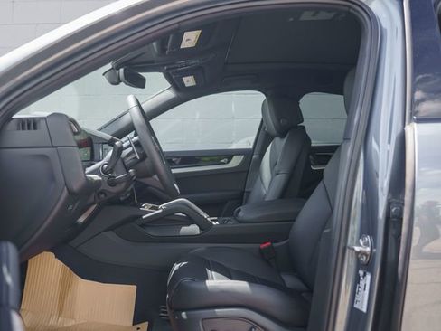 New 2026 Porsche Cayenne Coupe AWD/4WD image 17