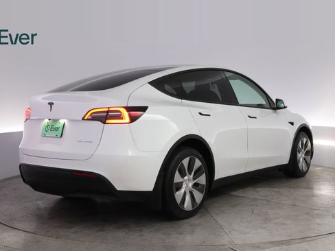 Used 2023 Tesla Model Y Long Range AWD/4WD image 3
