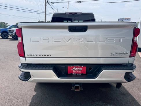 Used 2021 Chevrolet Silverado 2500 High Country w/ Z71 Off-Road Package AWD/4WD image 4