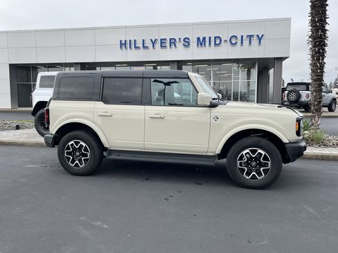 Used 2025 Ford Bronco Outer Banks image 2