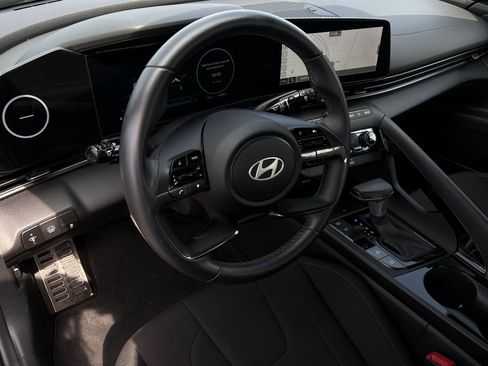 Used 2025 Hyundai Elantra SEL FWD image 15