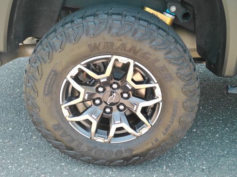 Certified 2023 Chevrolet Colorado ZR2 w/ ZR2 Convenience Package III AWD/4WD image 29