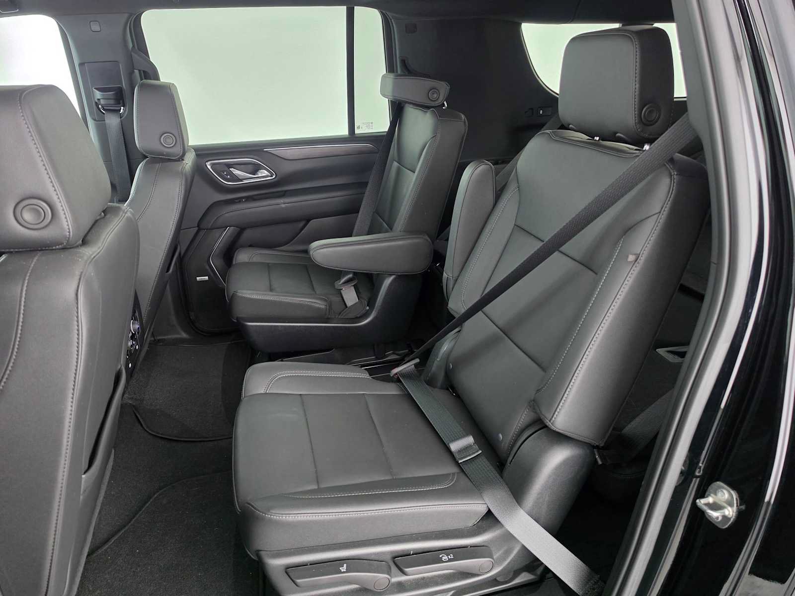 Used 2023 Chevrolet Suburban Z71 w/ Luxury Package AWD/4WD image 19