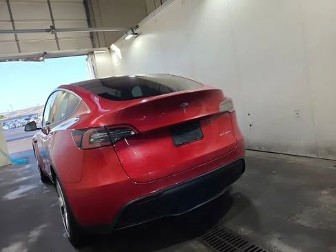 Used 2021 Tesla Model Y Long Range AWD/4WD image 2