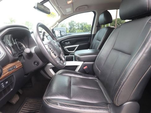 Used 2017 Nissan Titan SL RWD image 2